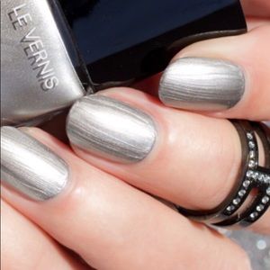 Chanel Le Vernis (Liquid Mirror)